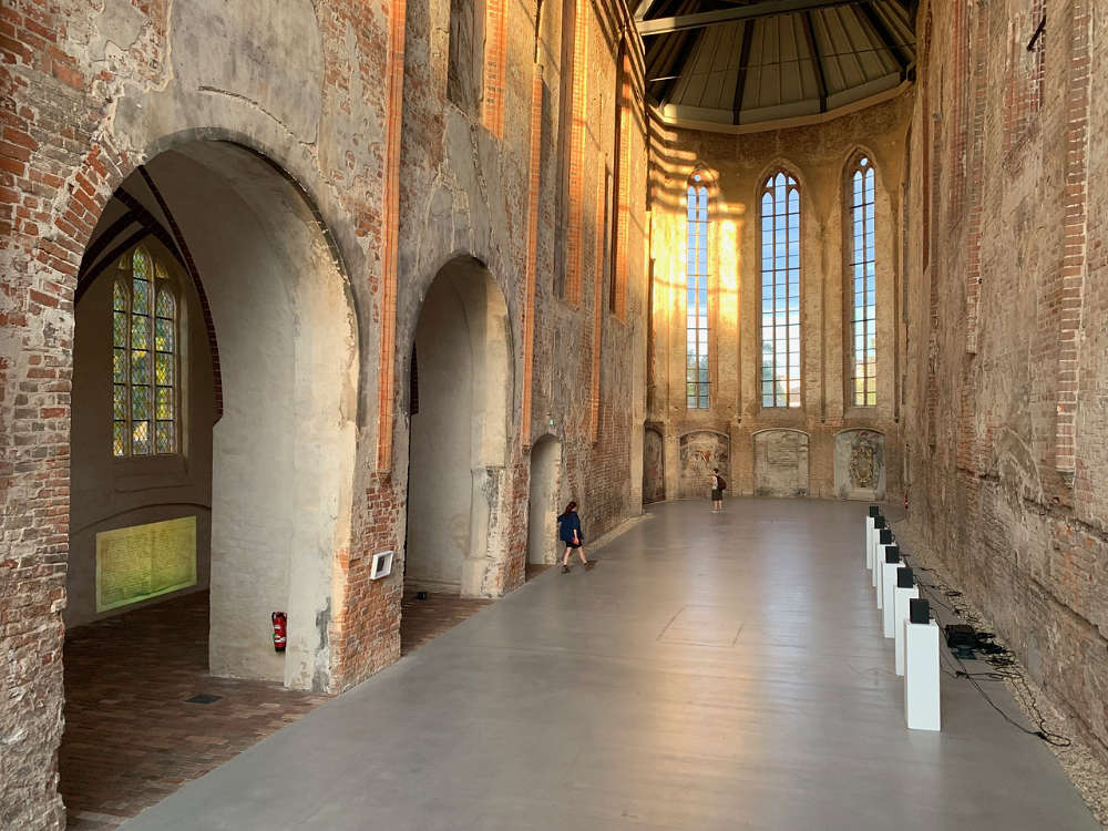 'Marthas Notizen' - Ausstellungsansicht Nikolaikirche Brandenburg an der Havel - 2023